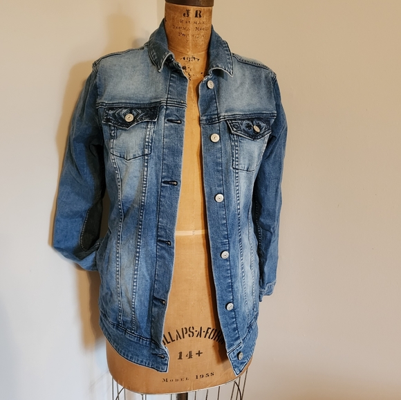 LuLaRoe Jaxon Denim Jacket Size Small - Picture 1 of 9